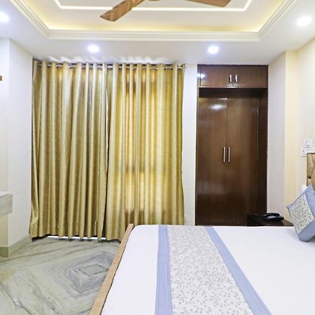 Hotel Samrat Residency 10 Mints Walking Distance Nizamuddin Railway Station Нью-Делі Екстер'єр фото