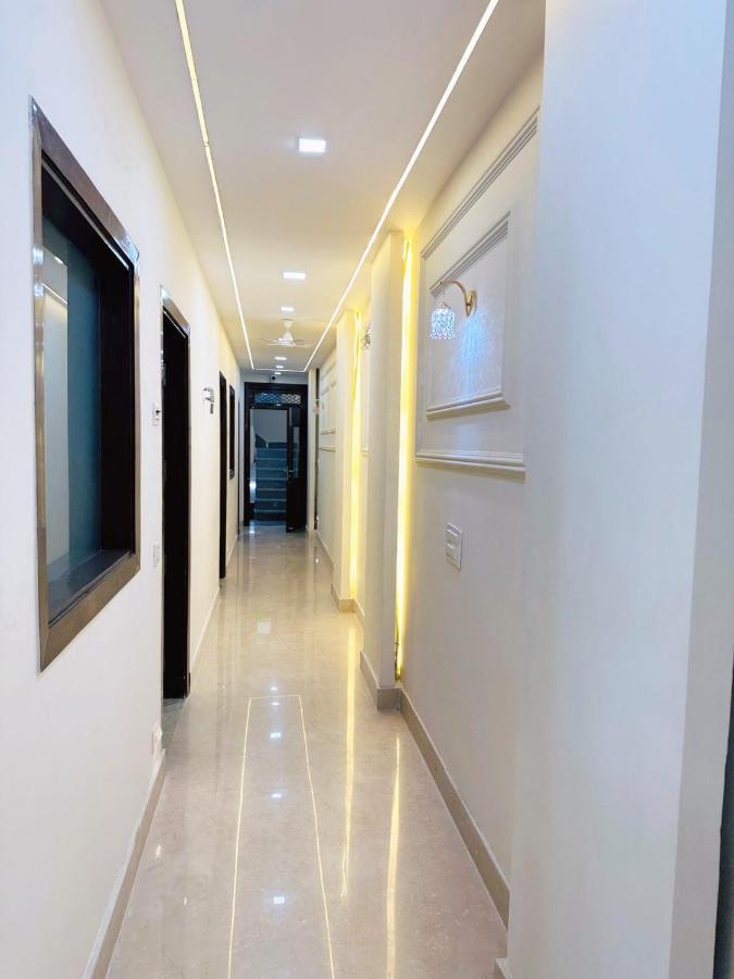 Hotel Samrat Residency 10 Mints Walking Distance Nizamuddin Railway Station Нью-Делі Екстер'єр фото