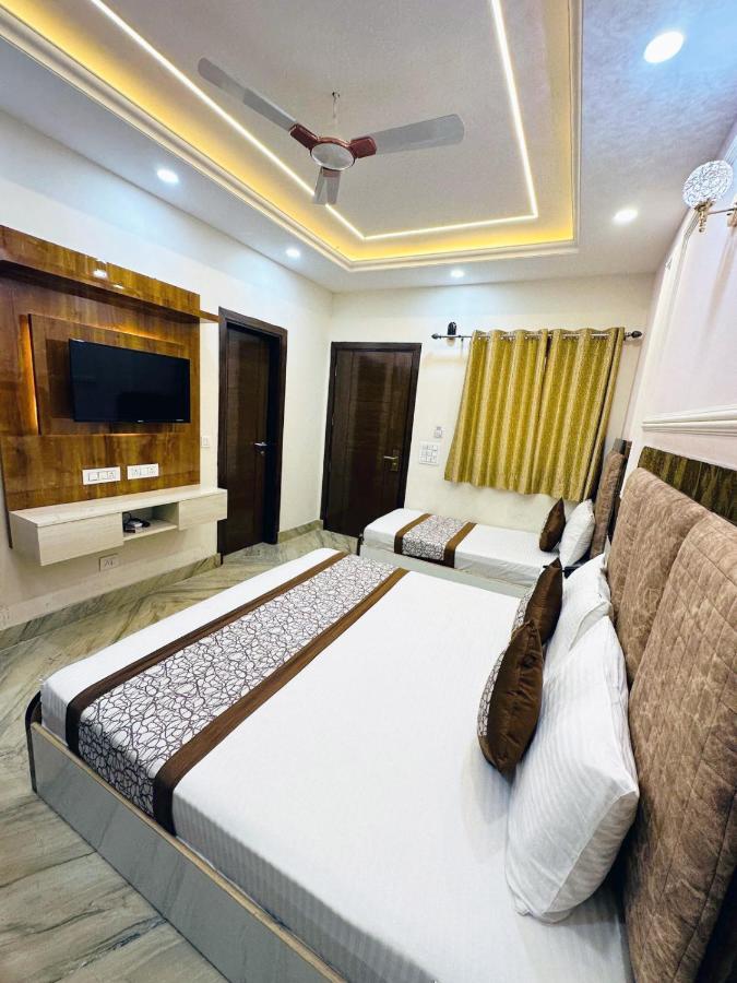 Hotel Samrat Residency 10 Mints Walking Distance Nizamuddin Railway Station Нью-Делі Екстер'єр фото