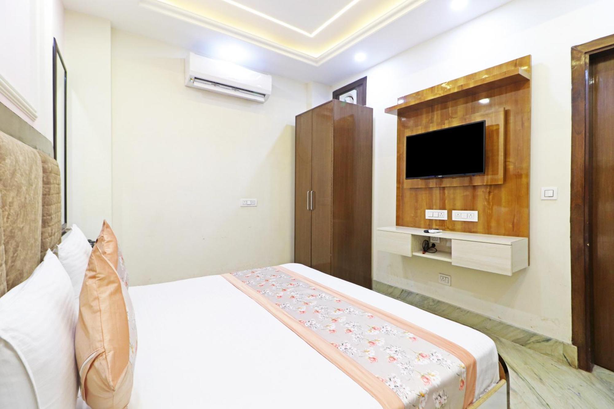 Hotel Samrat Residency 10 Mints Walking Distance Nizamuddin Railway Station Нью-Делі Екстер'єр фото