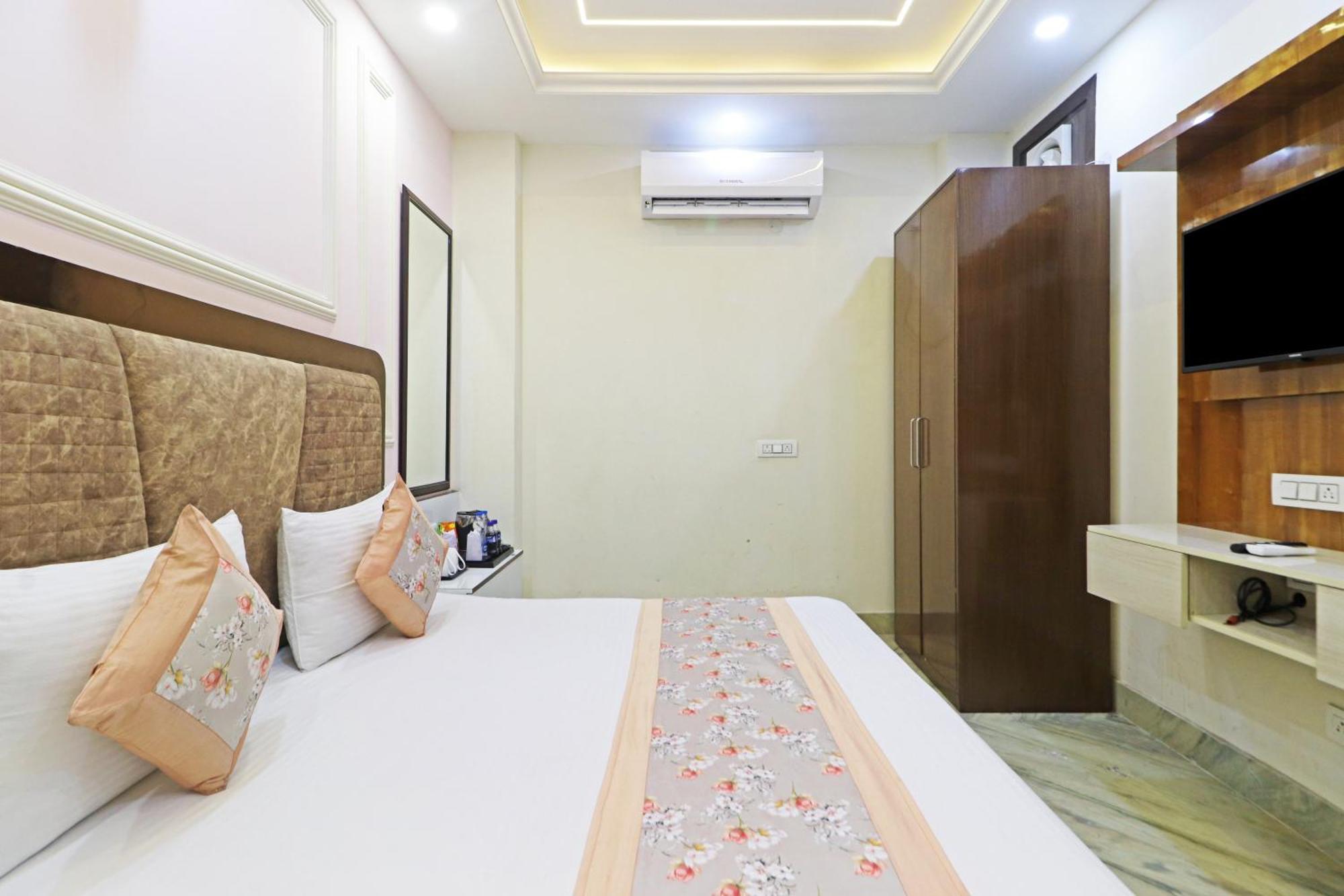 Hotel Samrat Residency 10 Mints Walking Distance Nizamuddin Railway Station Нью-Делі Екстер'єр фото