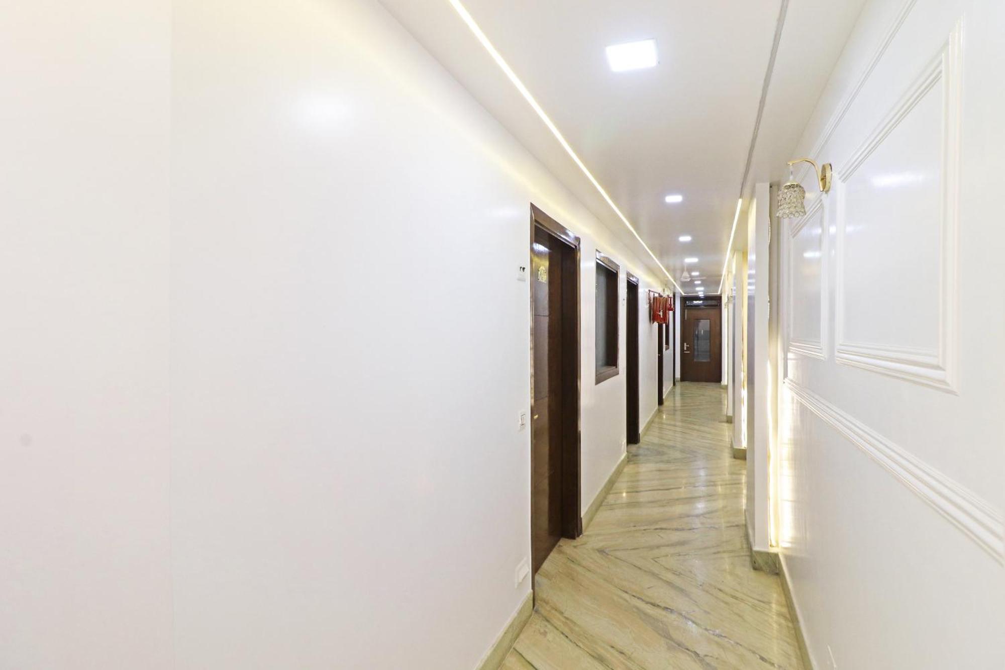 Hotel Samrat Residency 10 Mints Walking Distance Nizamuddin Railway Station Нью-Делі Екстер'єр фото