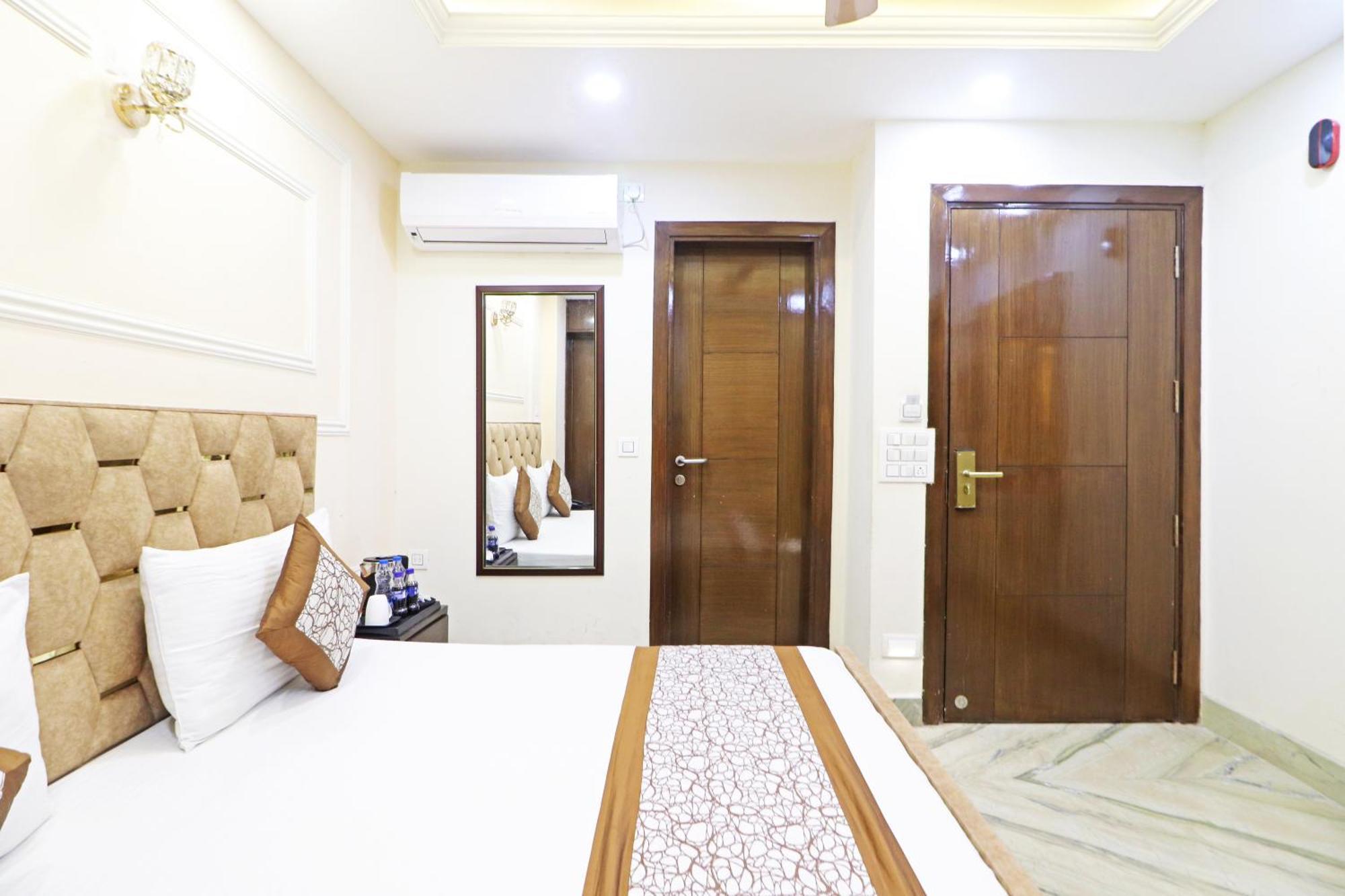 Hotel Samrat Residency 10 Mints Walking Distance Nizamuddin Railway Station Нью-Делі Екстер'єр фото