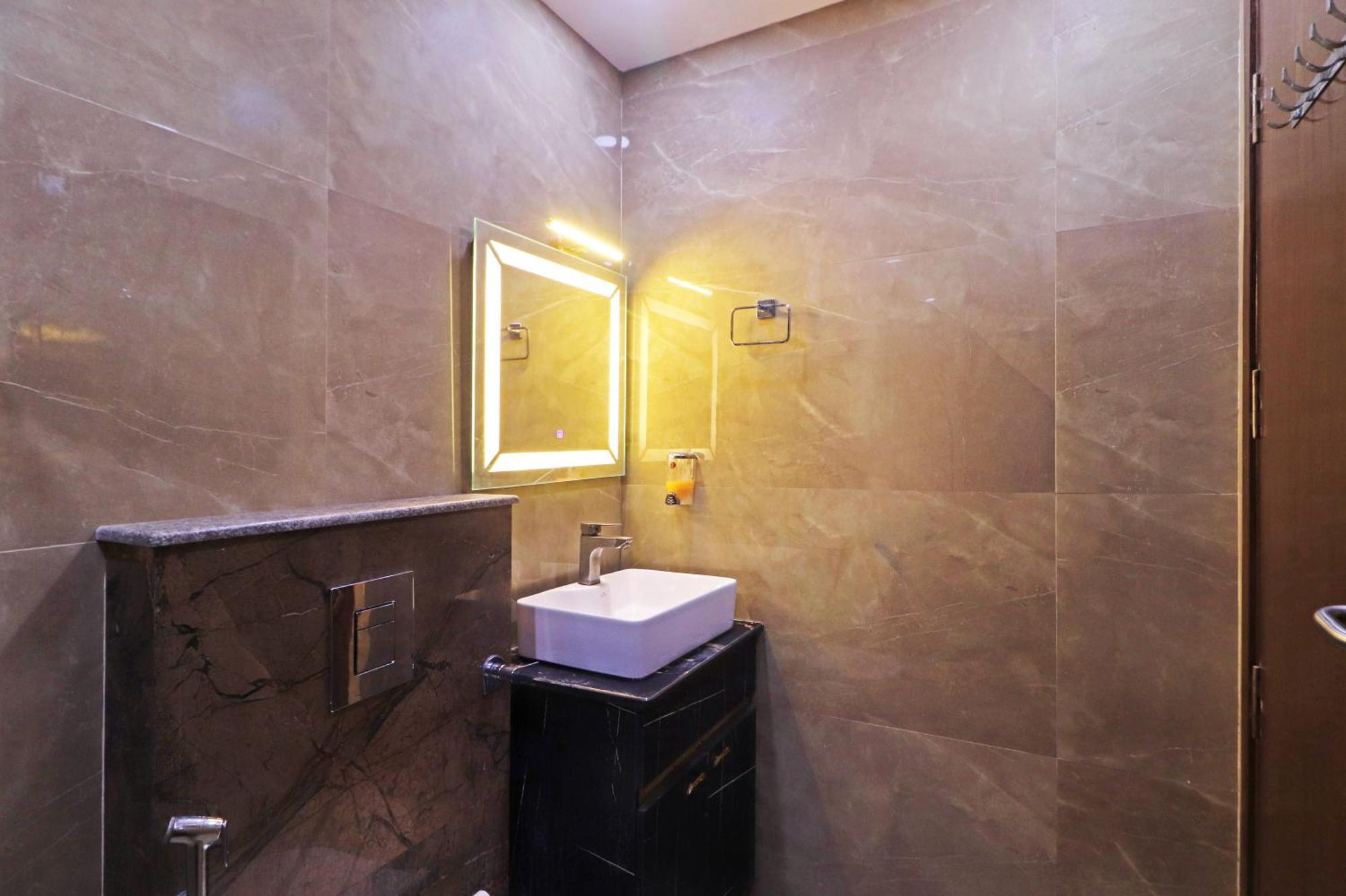 Hotel Samrat Residency 10 Mints Walking Distance Nizamuddin Railway Station Нью-Делі Екстер'єр фото