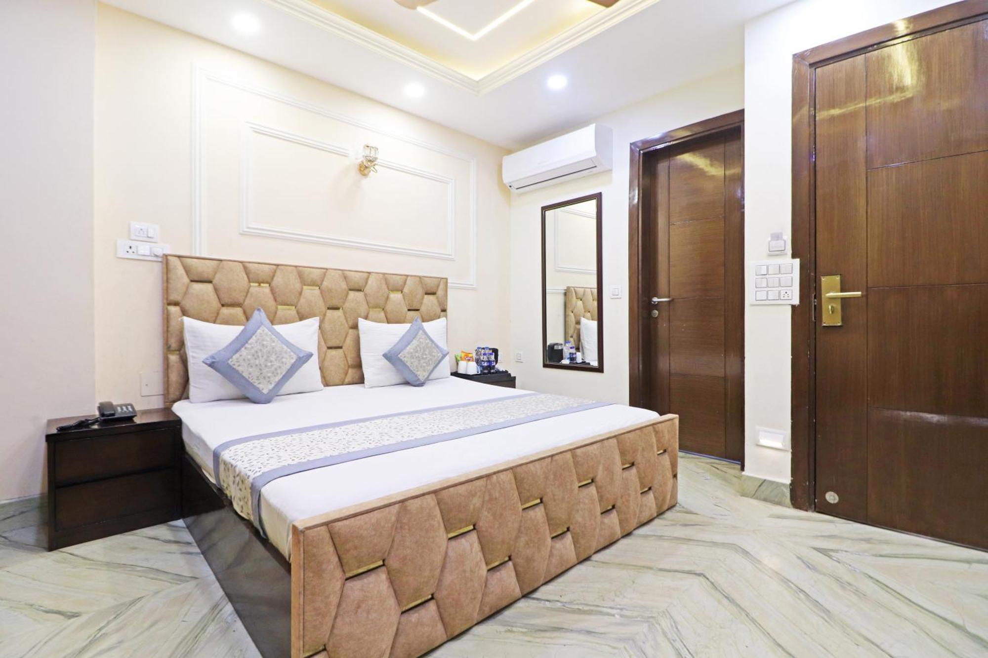 Hotel Samrat Residency 10 Mints Walking Distance Nizamuddin Railway Station Нью-Делі Екстер'єр фото