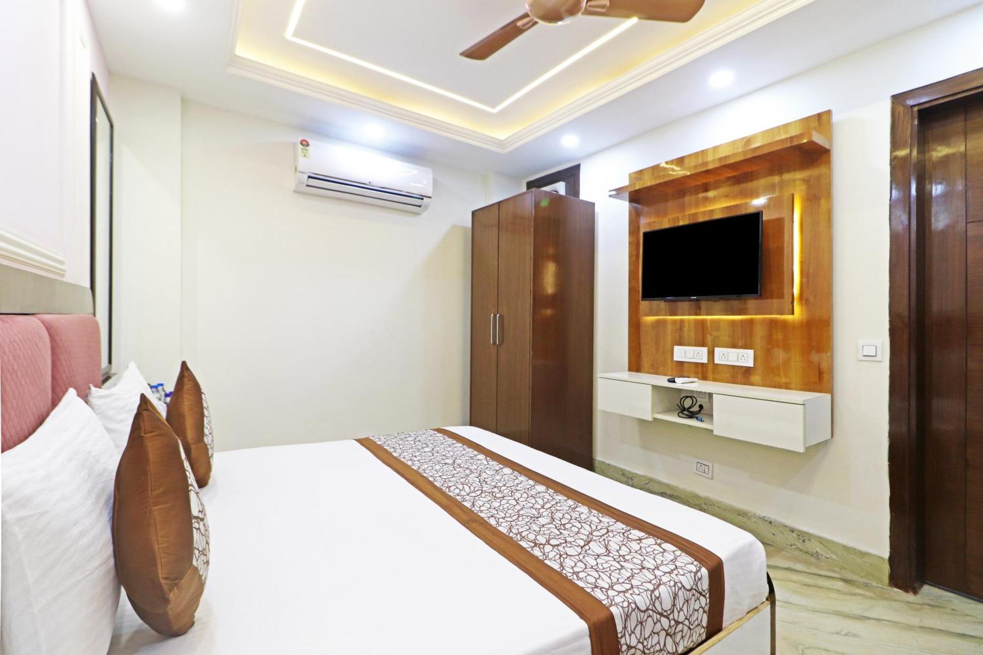 Hotel Samrat Residency 10 Mints Walking Distance Nizamuddin Railway Station Нью-Делі Екстер'єр фото