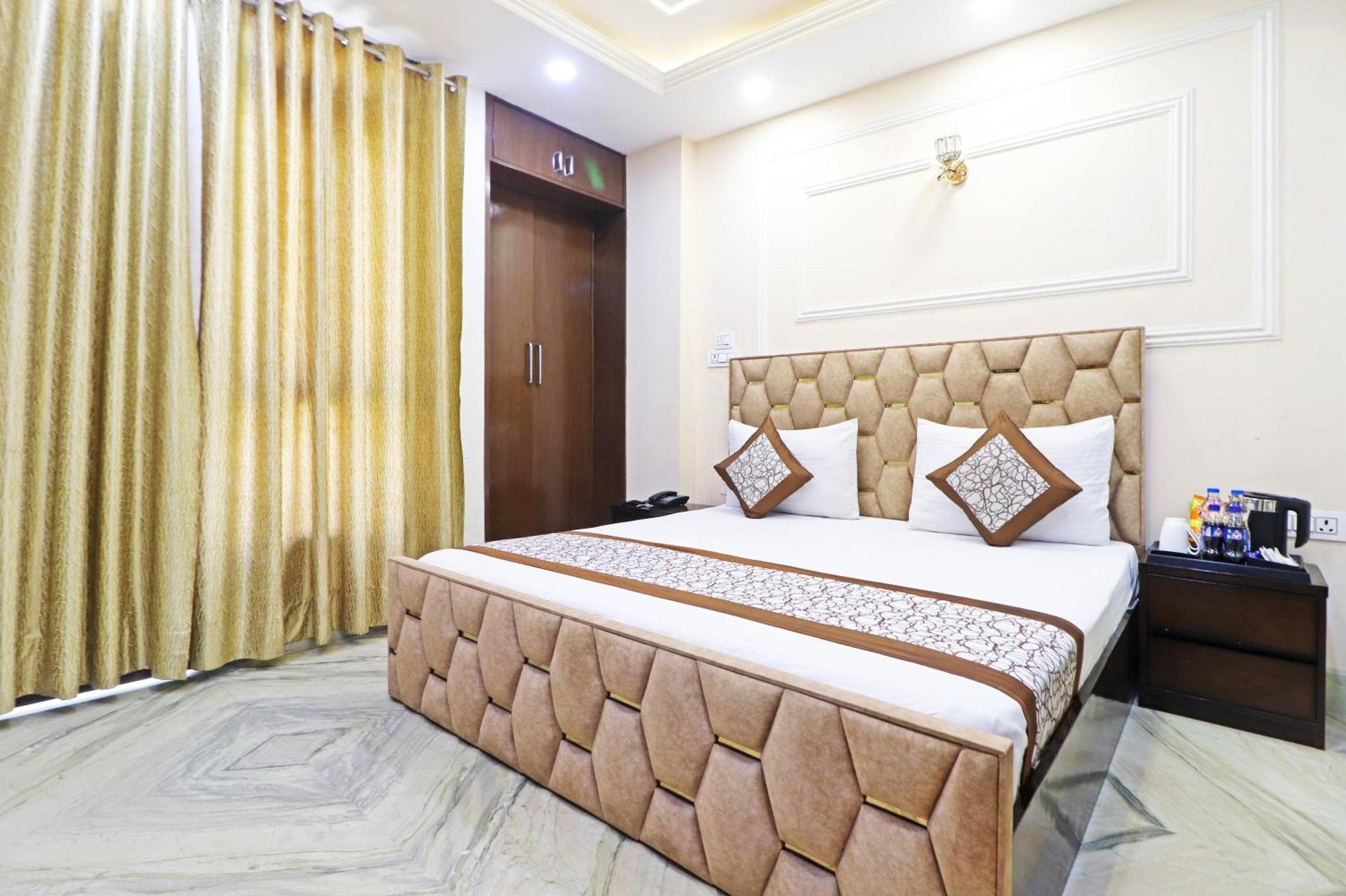 Hotel Samrat Residency 10 Mints Walking Distance Nizamuddin Railway Station Нью-Делі Екстер'єр фото
