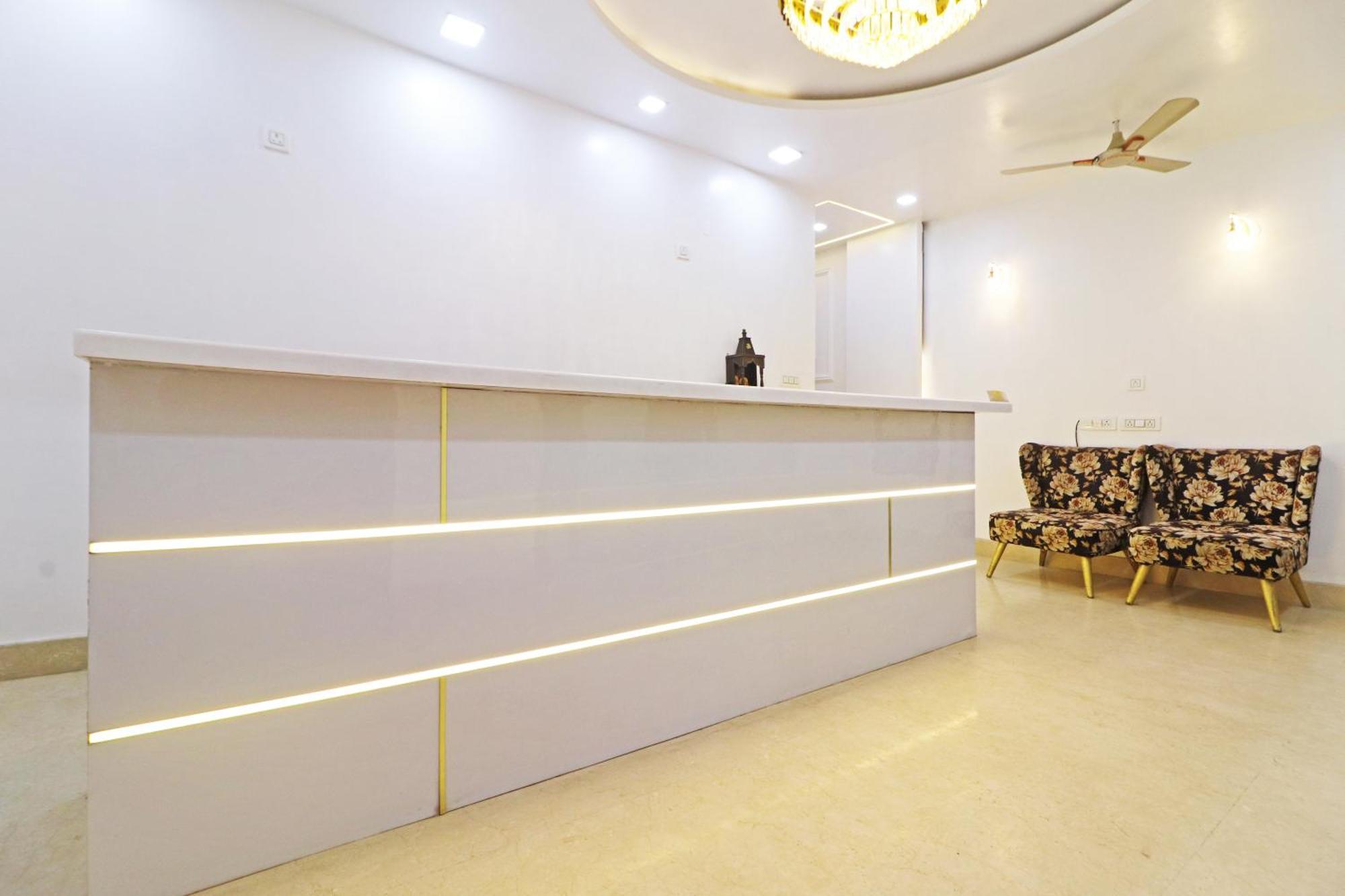 Hotel Samrat Residency 10 Mints Walking Distance Nizamuddin Railway Station Нью-Делі Екстер'єр фото