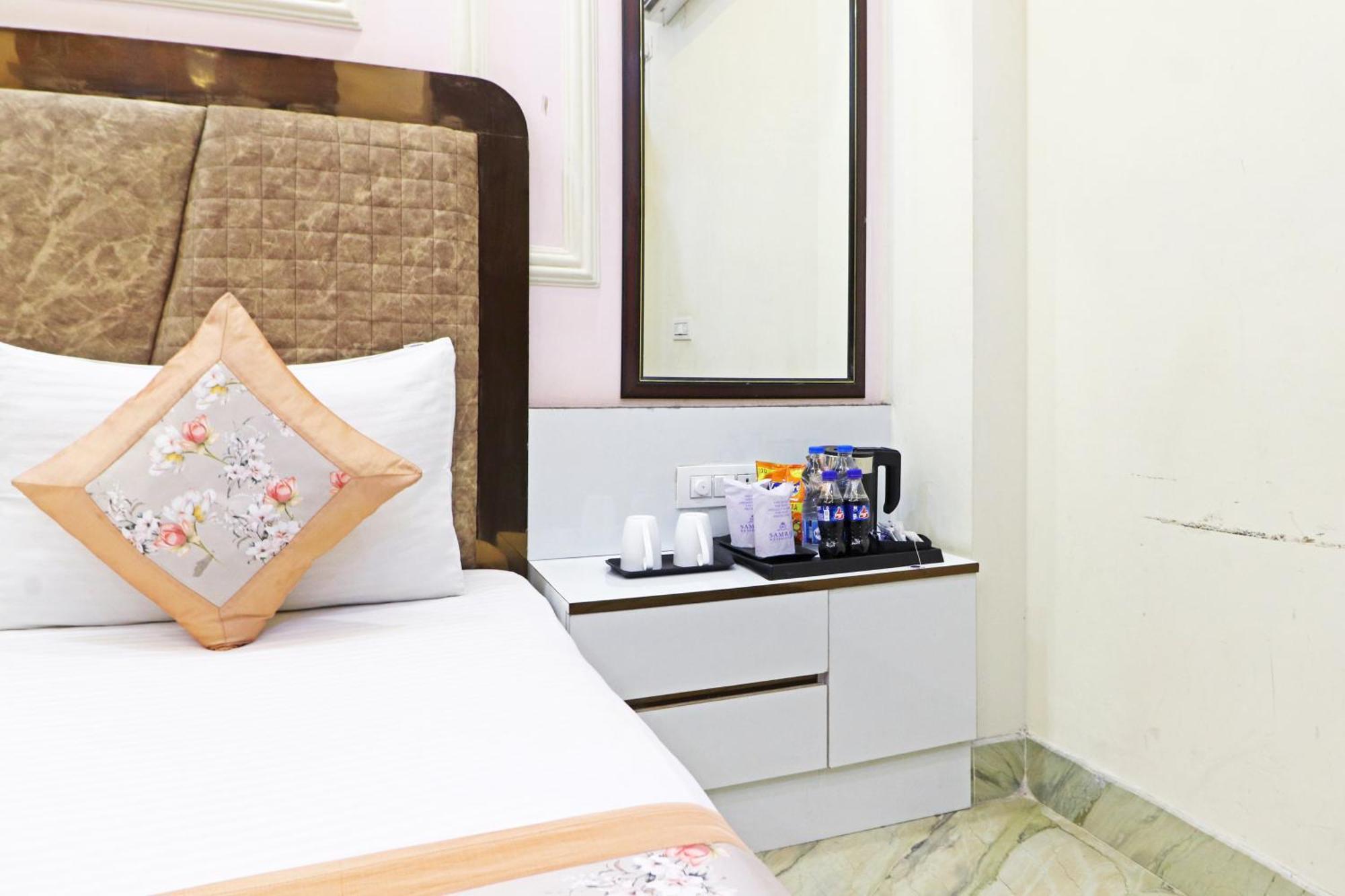 Hotel Samrat Residency 10 Mints Walking Distance Nizamuddin Railway Station Нью-Делі Екстер'єр фото