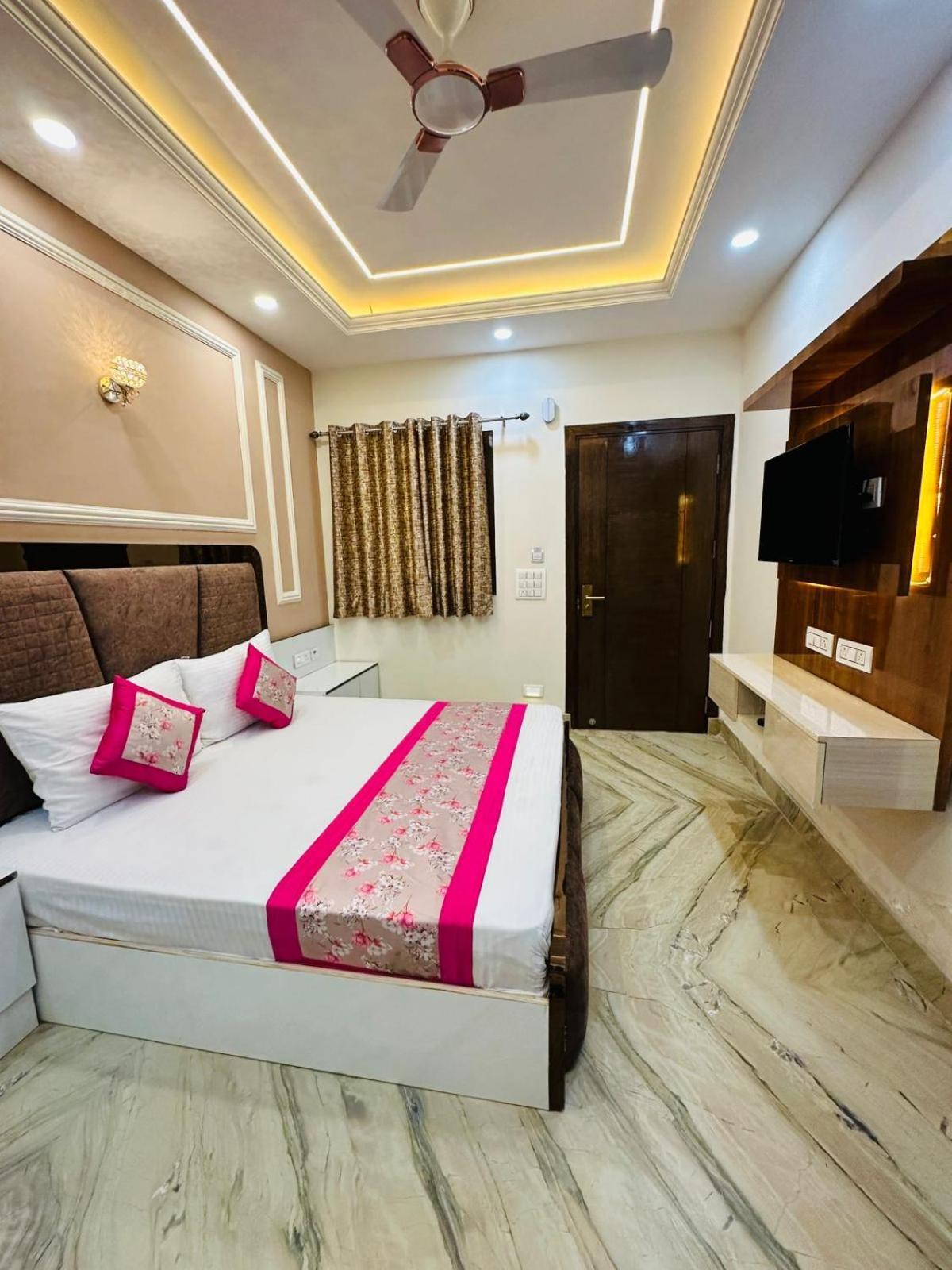 Hotel Samrat Residency 10 Mints Walking Distance Nizamuddin Railway Station Нью-Делі Екстер'єр фото